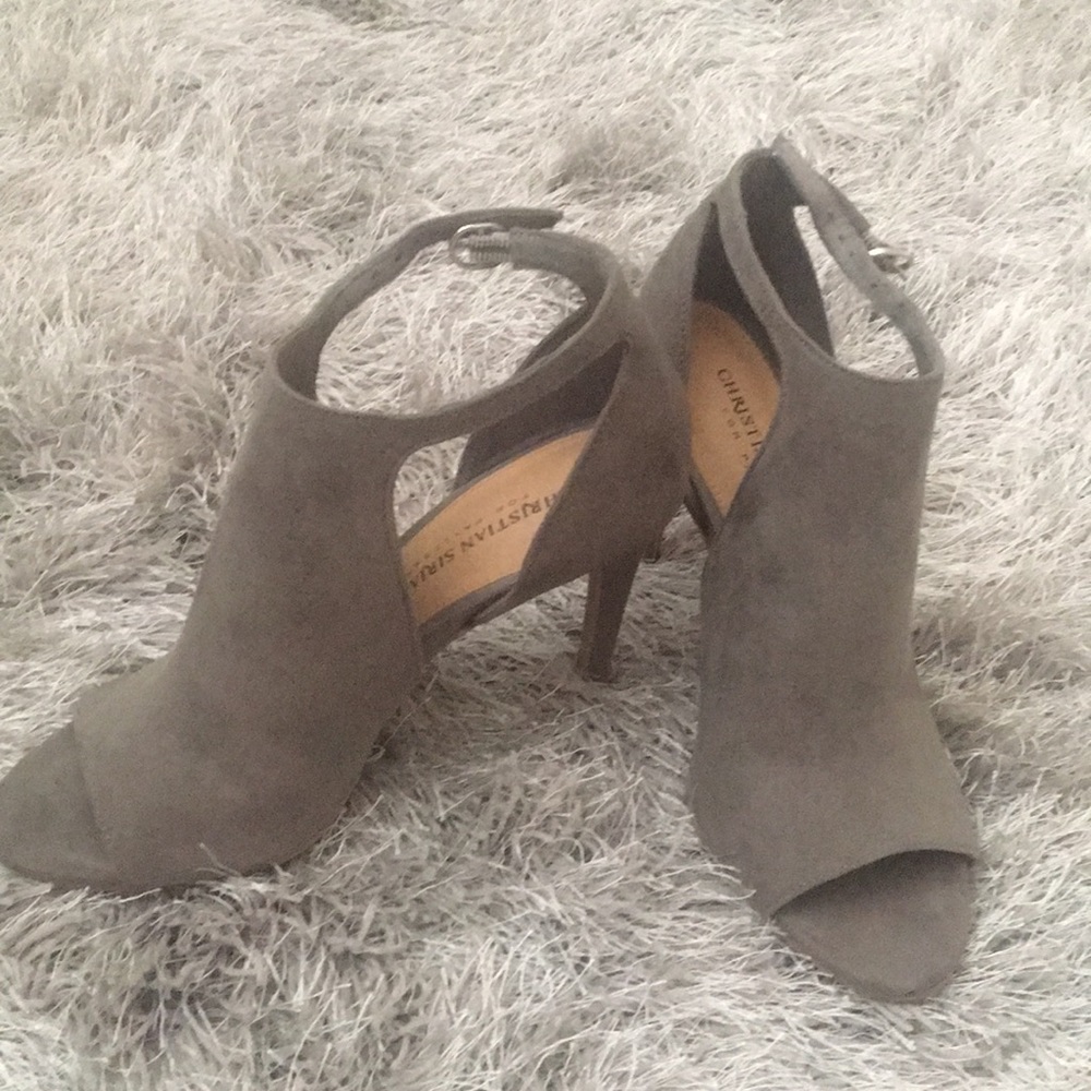 Stunning soft olive green/grayish heels